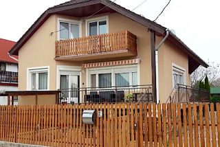 Évi Nyaralóház