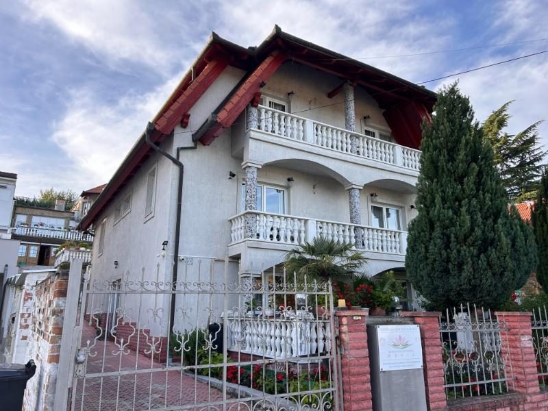 Kristály Apartman