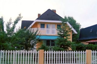 Balatonpartiházak (1)