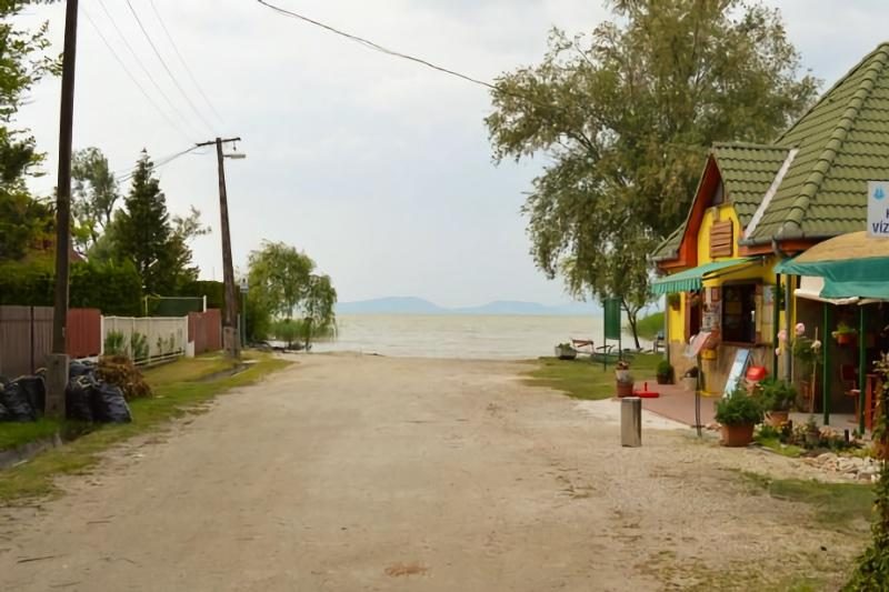Balatonpartiházak (18)