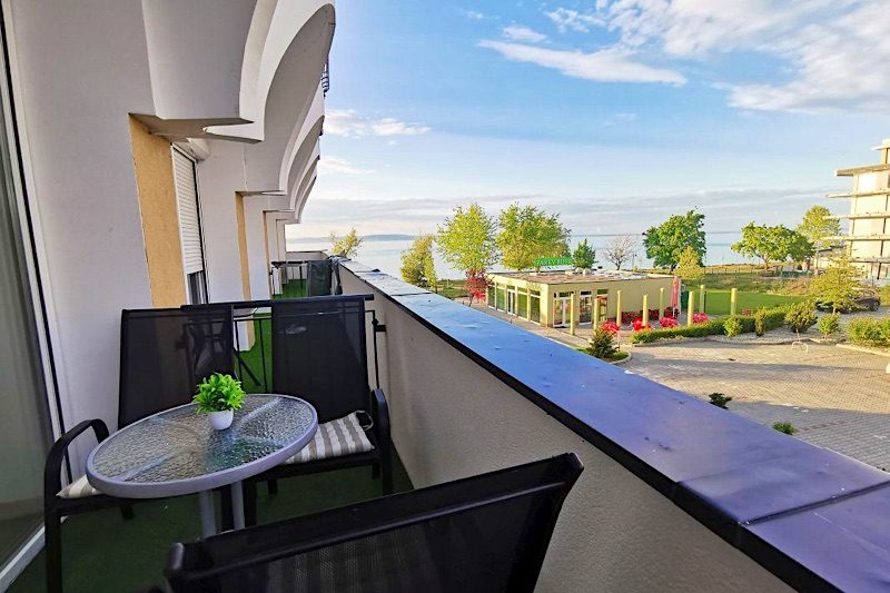 Silver Apartman