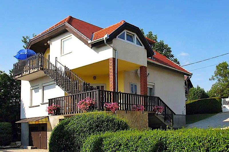 Balaton Apartmanház