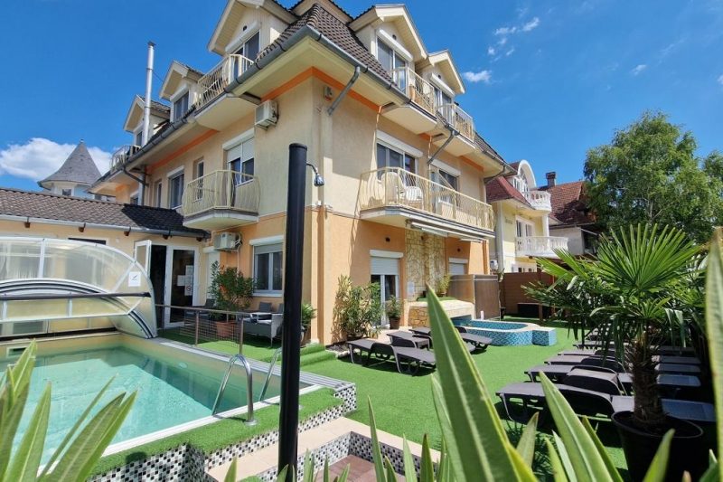 Napsugár Apartmanház