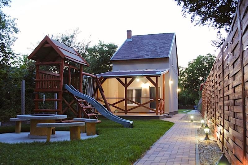 Tamás Nyaraló